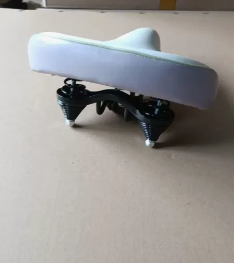 自行车大号鞍座锥簧减震鞍座，库存品，背面塑...