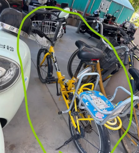 低价出一辆折叠自行车，因为买了个三轮车，所...