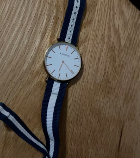 九成新 卡诗顿手表 初高中生很喜欢 需要换电池，功能完好，孩...