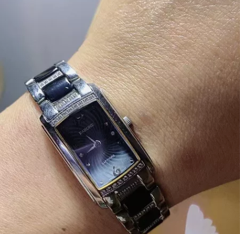 转雷诺女士手表，没戴几次，闲置很久了，如图...