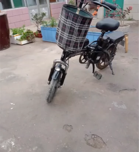 正步折叠电动自行车一辆，2020年11月购...