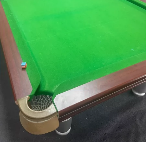 台球桌设备齐全，买的时候4千多，没怎么用，...