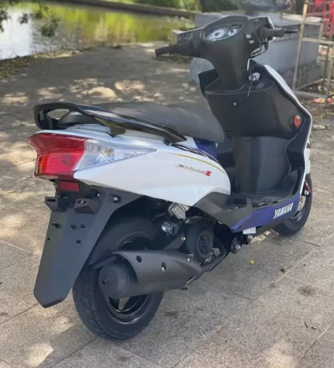 二手摩托车雅马哈迅鹰125cc  发动机整...