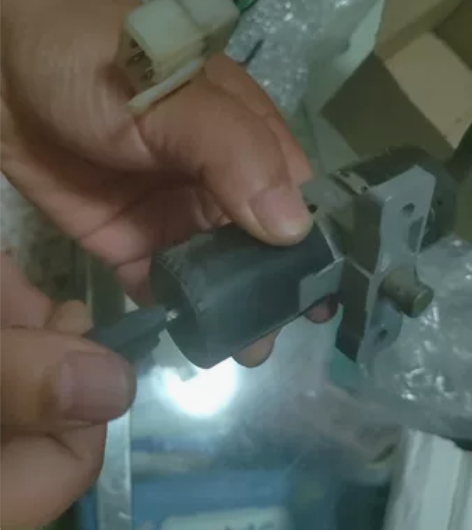 银钢小怪兽全车锁，一把钥匙，钥匙不是原装的...