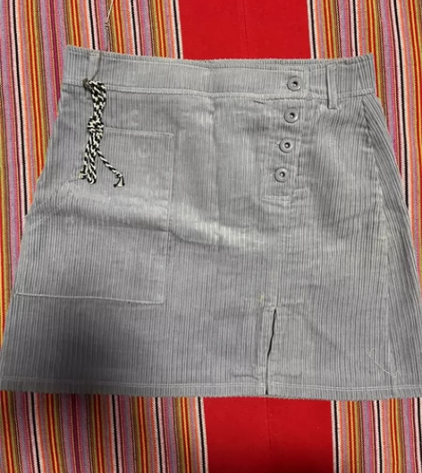 两条拉夏贝尔短裙， 第一条灰蓝色，拉夏贝尔...