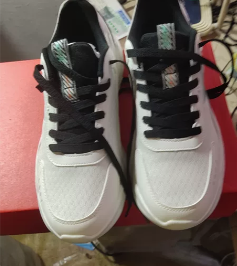 特步男跑鞋40码，便宜处理 感兴趣的话点“...