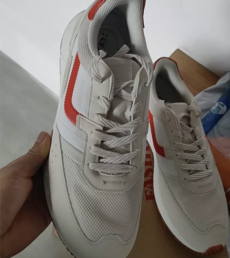 特步男运动鞋44码，内长270，鞋垫长27...