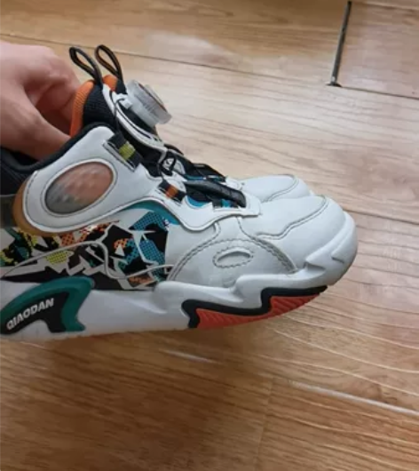 乔丹牌儿童运动鞋，适合内长18.5cm的脚...