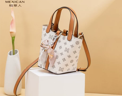 【55价】稻草人女包2022春夏新款女士包...