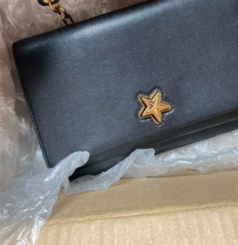 小 c k包包 内购会拍到2个黑色，出1个...