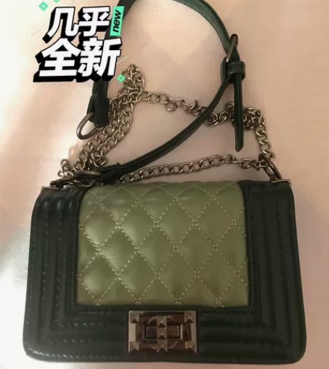 菱格链条锁扣单肩斜跨包 买来背过几次，正常...