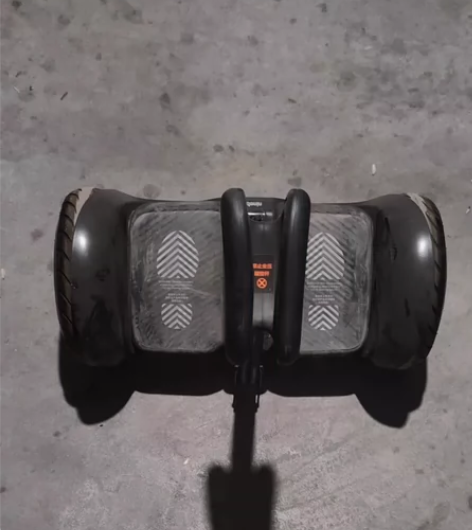 九号平衡车，因为玩腻了，所以换了电动自行车...