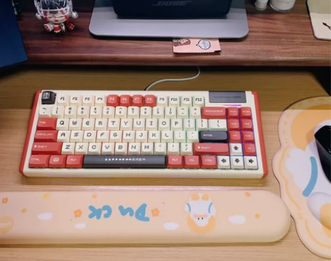 银尘d84红白机(换成金粉轴) 原为g白p...