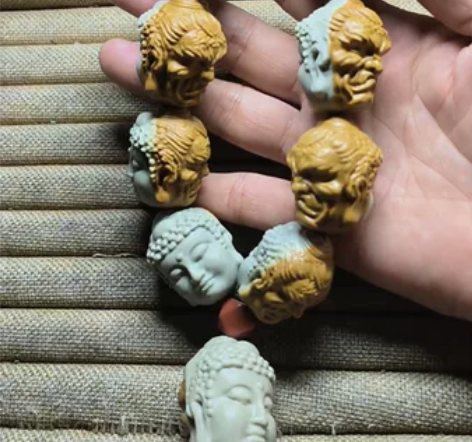 阿拉善彩玉一念神魔手持  尺寸3.5左右 ...