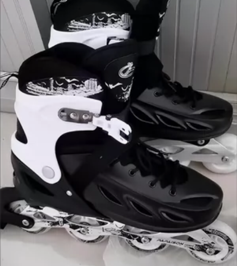 仓库疫情面临倒闭，清仓一批溜冰鞋，成本价处...