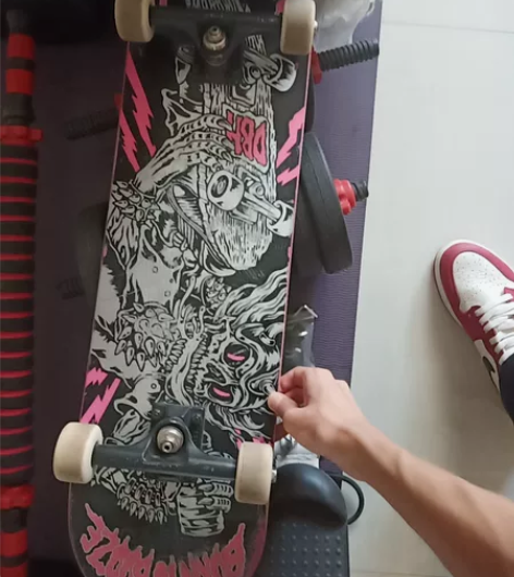 DBH滑板初学者青少年成人儿童男女生刷街公...