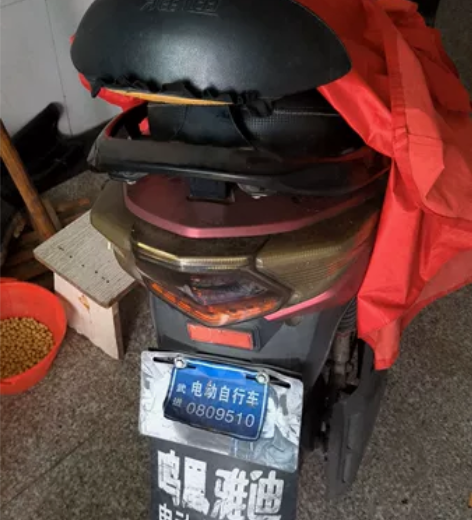 雅迪3.0电动车 布雷直推，右边的直推没安...