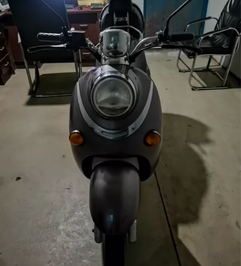 个人自用雅迪米彩小龟电动车 ！5块大电池！...