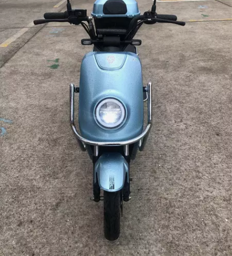 私人出雅迪有牌有证国标时尚电动车，自用的车...