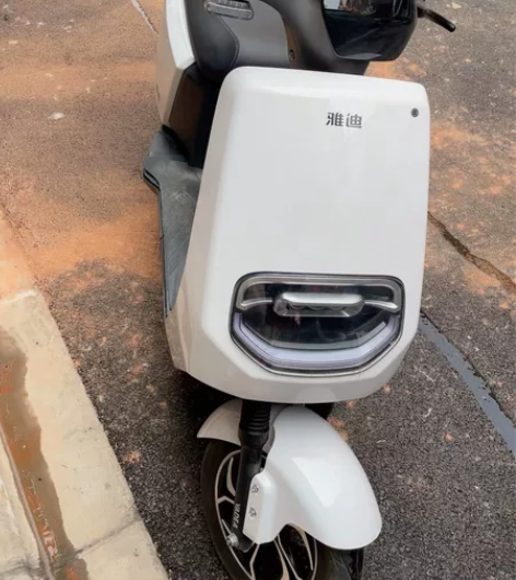 个人一手，新国标黄牌。特价处理了，电池没有...