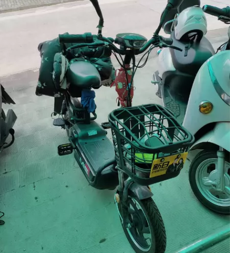 新日电动车，9成新，自己装的后视镜，儿童座...