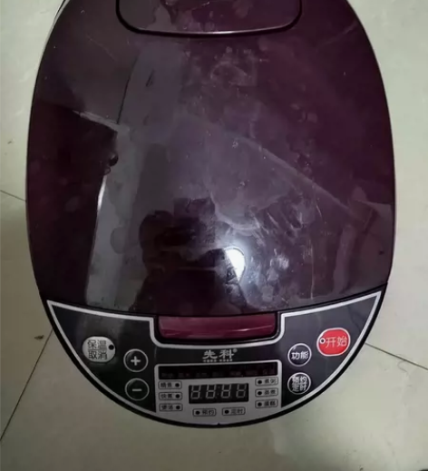 要搬家了，打扫卫生收拾的，先科电饭煲，没有...