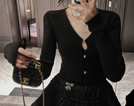 ?IN MIMIFACE 黑色v领针织开衫...