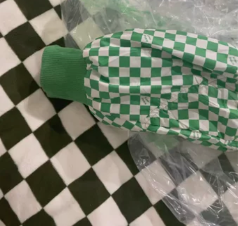 去年买的 闲置掉衣服太多了 感兴趣的话点“...