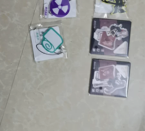 次时空学院迷你立牌 亚克力 一个5块，两个...