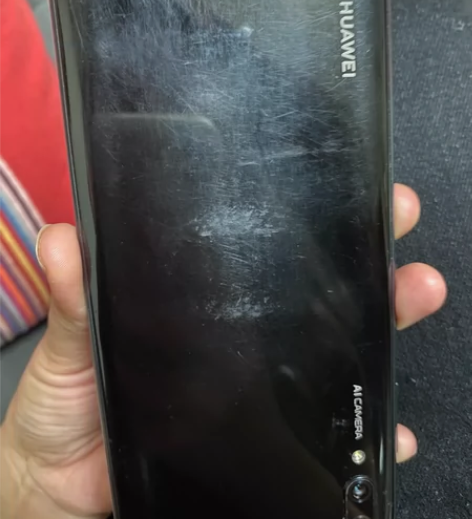 华为畅享9 4+64GB 后盖有磨损 屏幕...