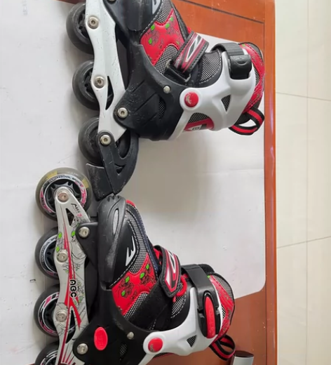 儿童旱冰鞋3-8岁可调节 哈市自取 感兴趣...